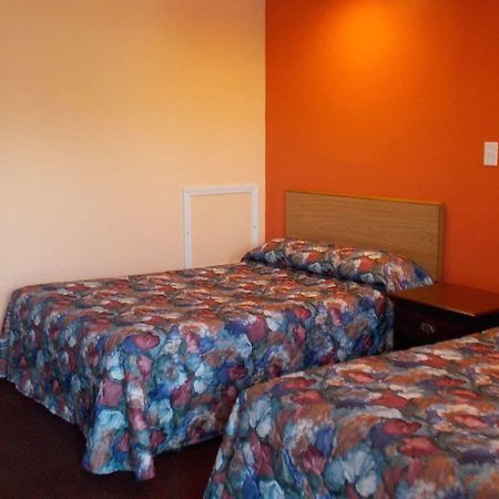 Travel Lite Motel Уитвил Екстериор снимка
