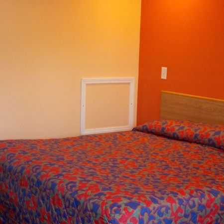 Travel Lite Motel Уитвил Екстериор снимка
