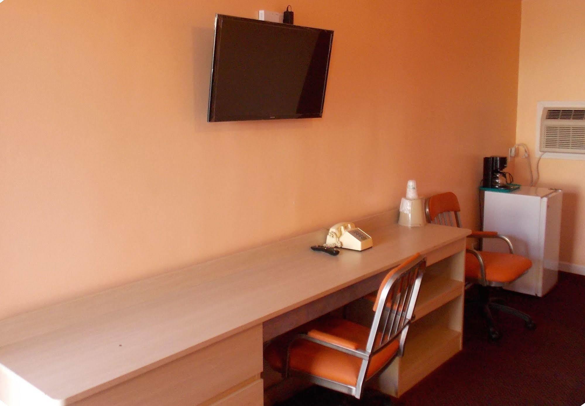 Travel Lite Motel Уитвил Екстериор снимка