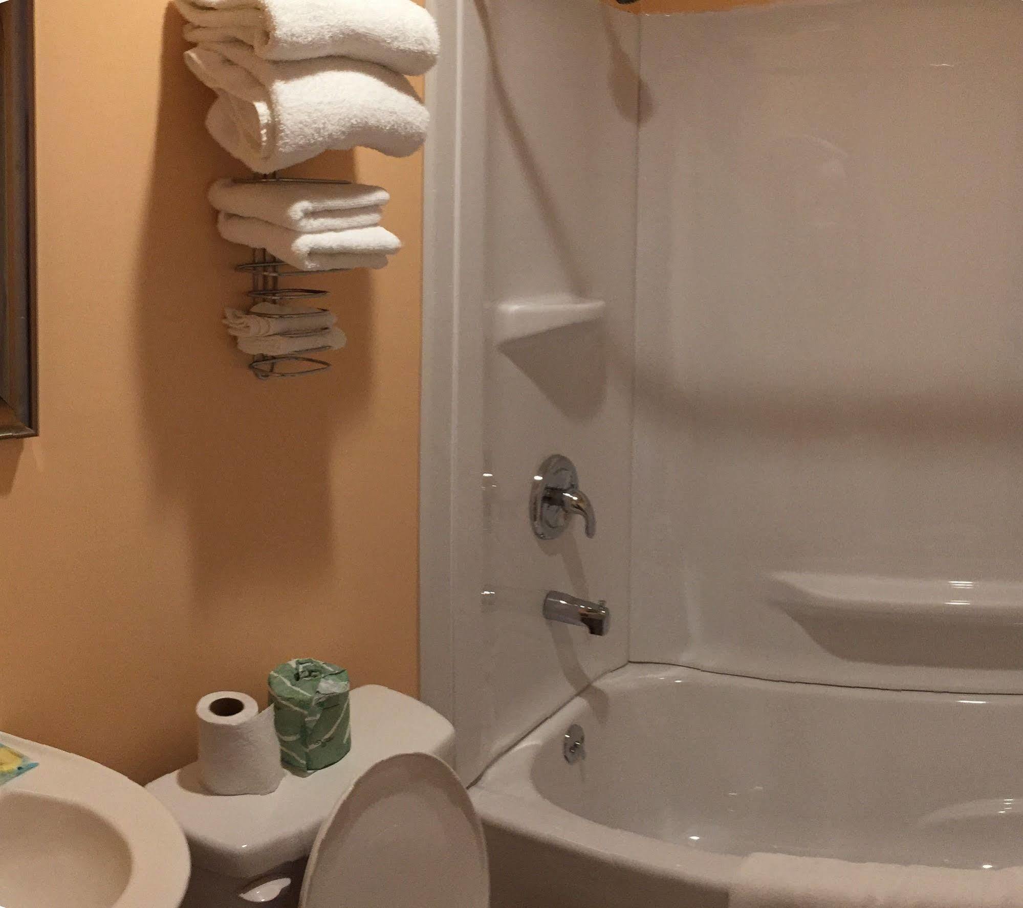 Travel Lite Motel Уитвил Екстериор снимка