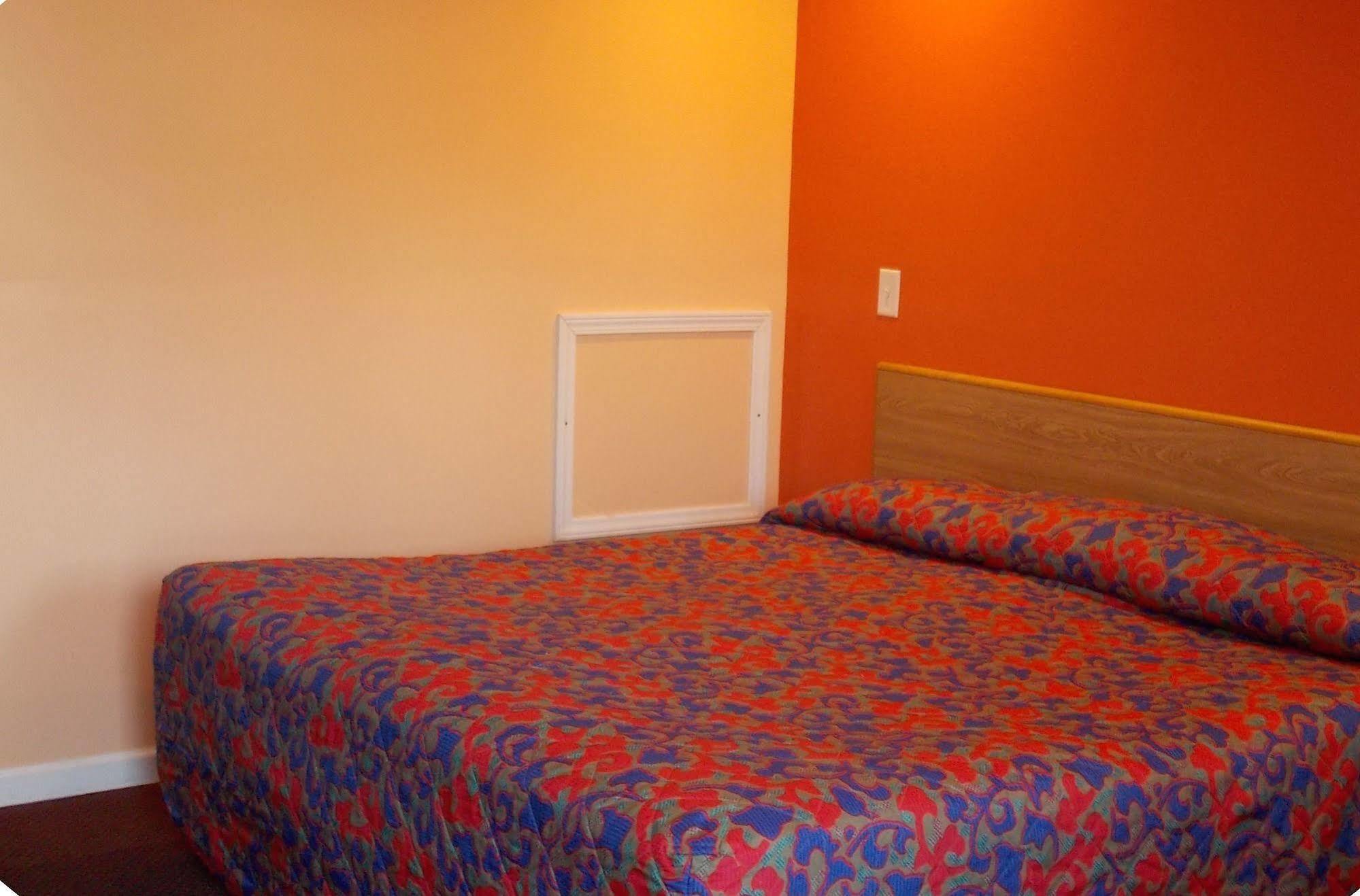 Travel Lite Motel Уитвил Екстериор снимка